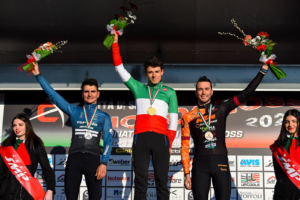 Dorigoni alla cerimonia protocollare del Campionato italiano di ciclocross di Dario Belingheri