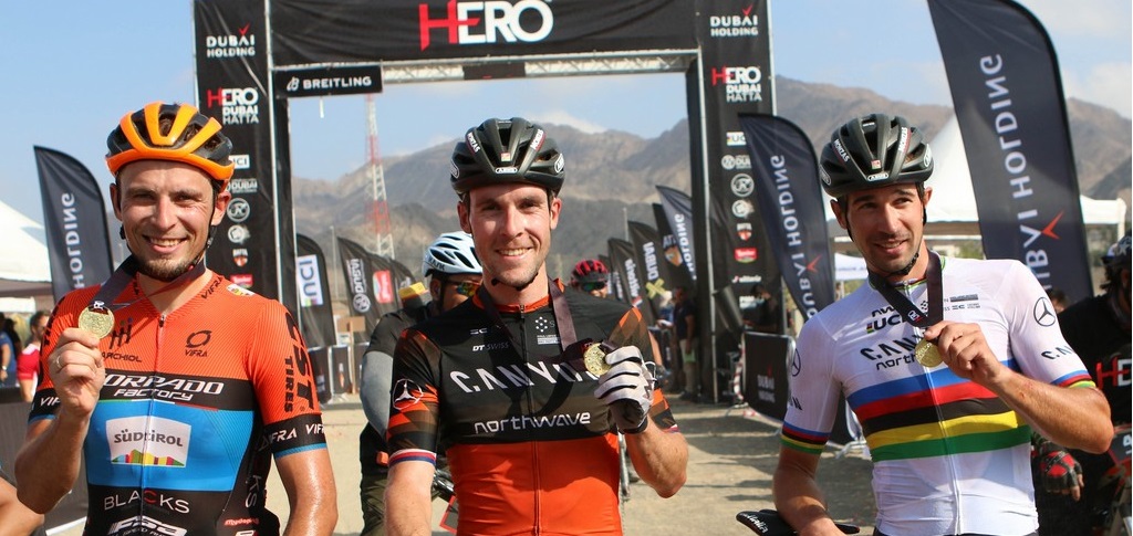 A Dubai, nel deserto di Hatta, Martin Stosek vince la seconda delle 3 tappe della “Hero series”. Al terzo posto il compagno di squadra e Campione del mondo, Andreas Seewald