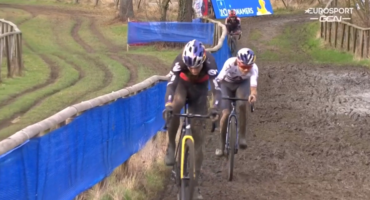 Wout Van Aert vince la prova di ciclocross di Baal ottenendo la settima vittoria in sette gare