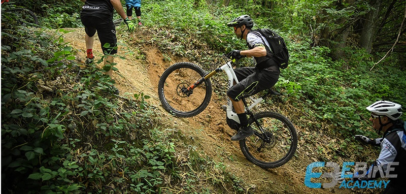 Torna l'e-mtb Academy di THOK