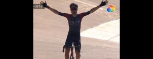 Dylan Van Baarle del Team Ineos Granadiers conquista il successo nella Parigi-Roubaix 2022