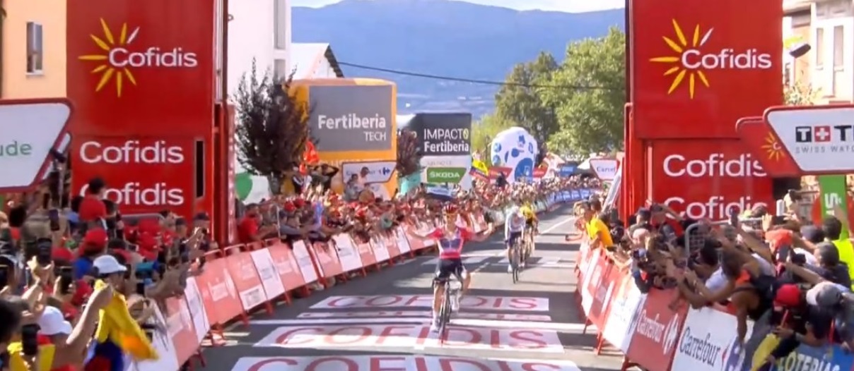 Evenepoel vince all'Alto del Piornal