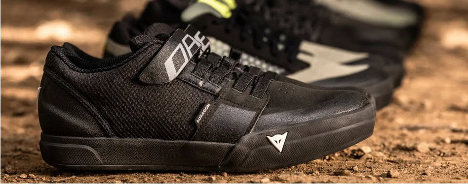 Dainese presenta le scarpe Materia e Acto 