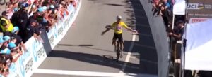 Adam Yates conquista la vittoria nella tappa odierna del Giro di Svizzera