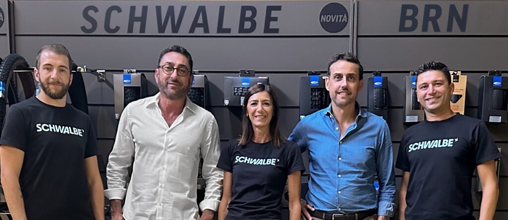 BRN con Schwalbe - Nella foto il Team di Schwalbe Italia Fabio, Elisabetta e Luca insieme a Marco e Gianluca Bernardi